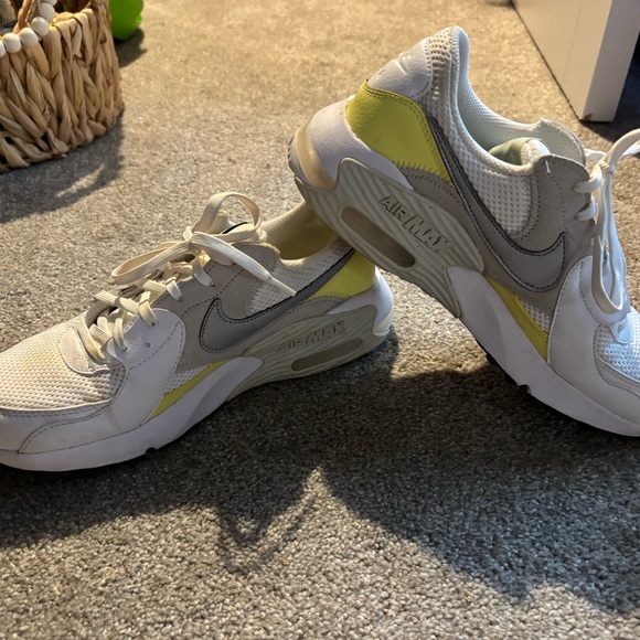 Nike Air Max White with Yellow Highlights - Picture 2 of 5